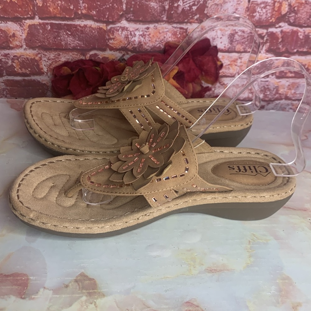 Cliff's by White Mountain Tan and Pink Beaded Floral Cupcake Comfort Wed… - Picture 8 of 13